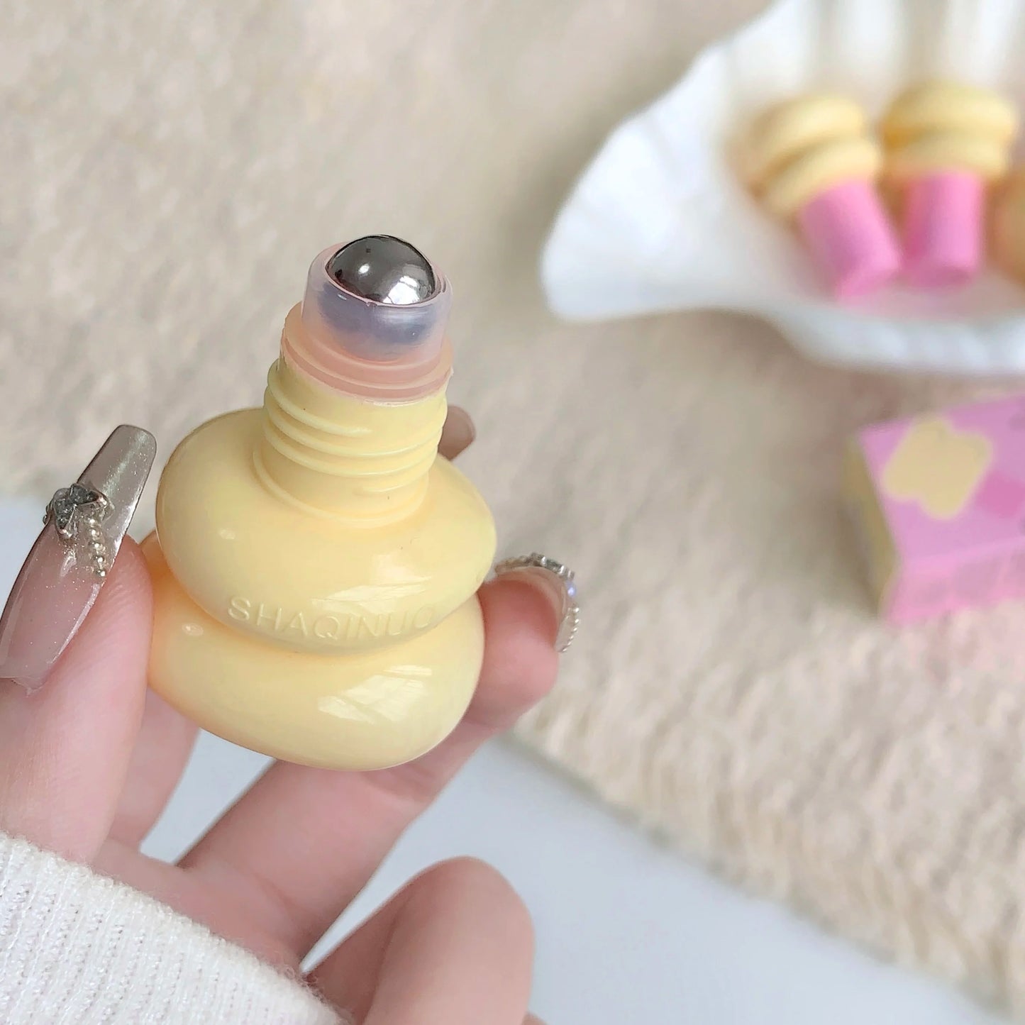 SHAQINUO Roll-on Lip Oil — Hydrating Essence